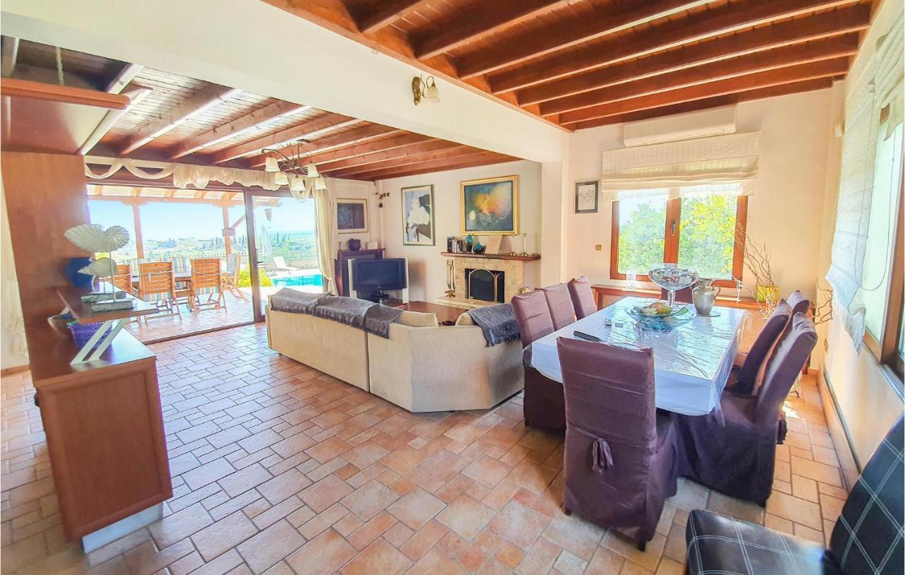 Lovely Home In Kiato With Wifi Exterior foto