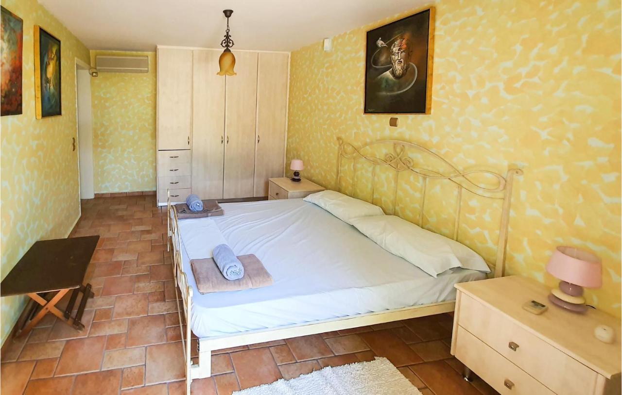 Lovely Home In Kiato With Wifi Exterior foto