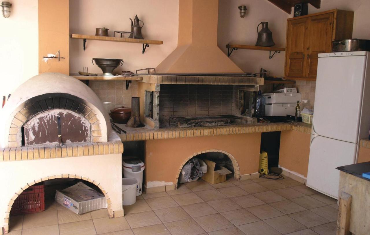 Lovely Home In Kiato With Wifi Exterior foto