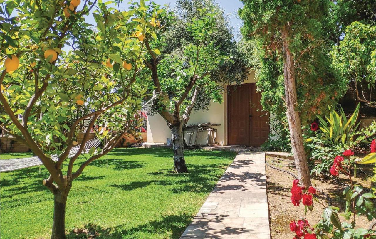 Lovely Home In Kiato With Wifi Exterior foto